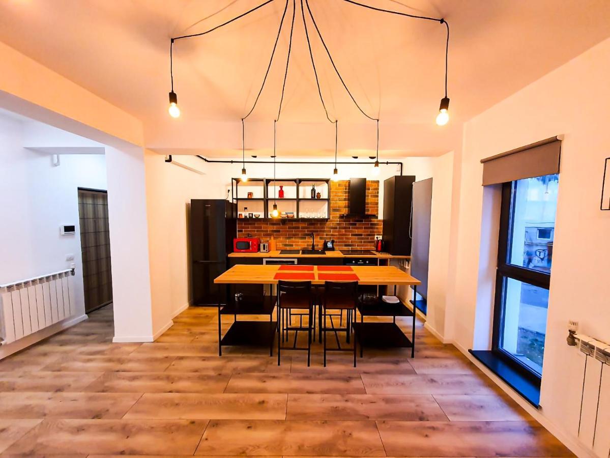 Апартаменти Urban Retreat: Industrial Chic 1Br Ap - Heart Of Бухарест Екстер'єр фото