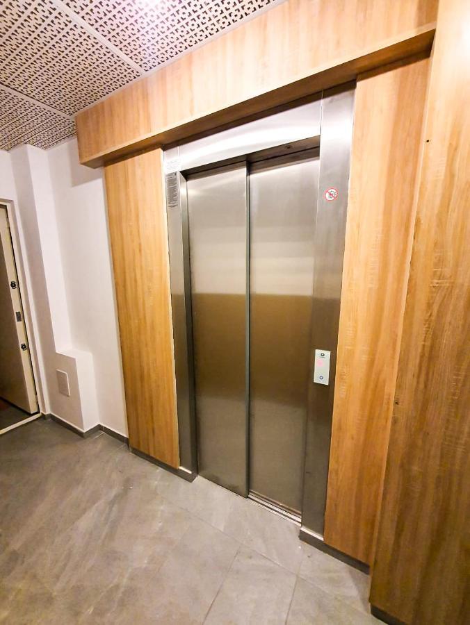 Апартаменти Urban Retreat: Industrial Chic 1Br Ap - Heart Of Бухарест Екстер'єр фото